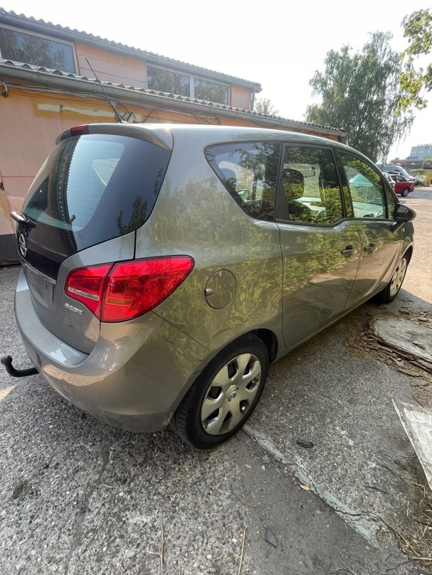 Opel Meriva, guter Zustand, leichter Schaden, TÜV vorhanden, 3700 €